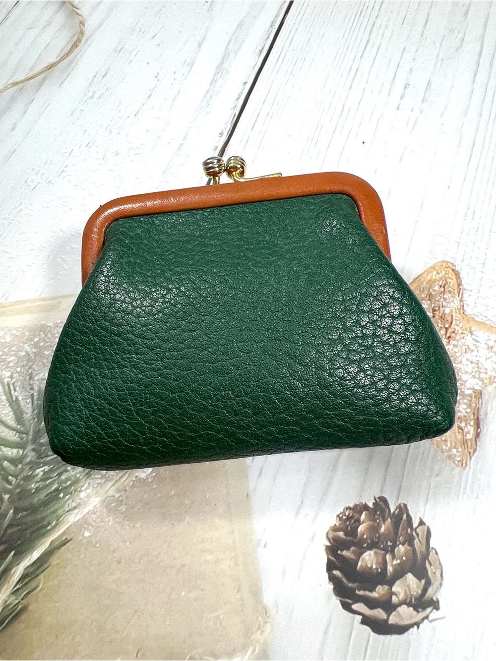 🦆 DOONEY & BOURKE AWL PEBBLED KISSLOCK COIN POUCH IN FOREST GREEN WITH TAN TRIM - Picture 2 of 9